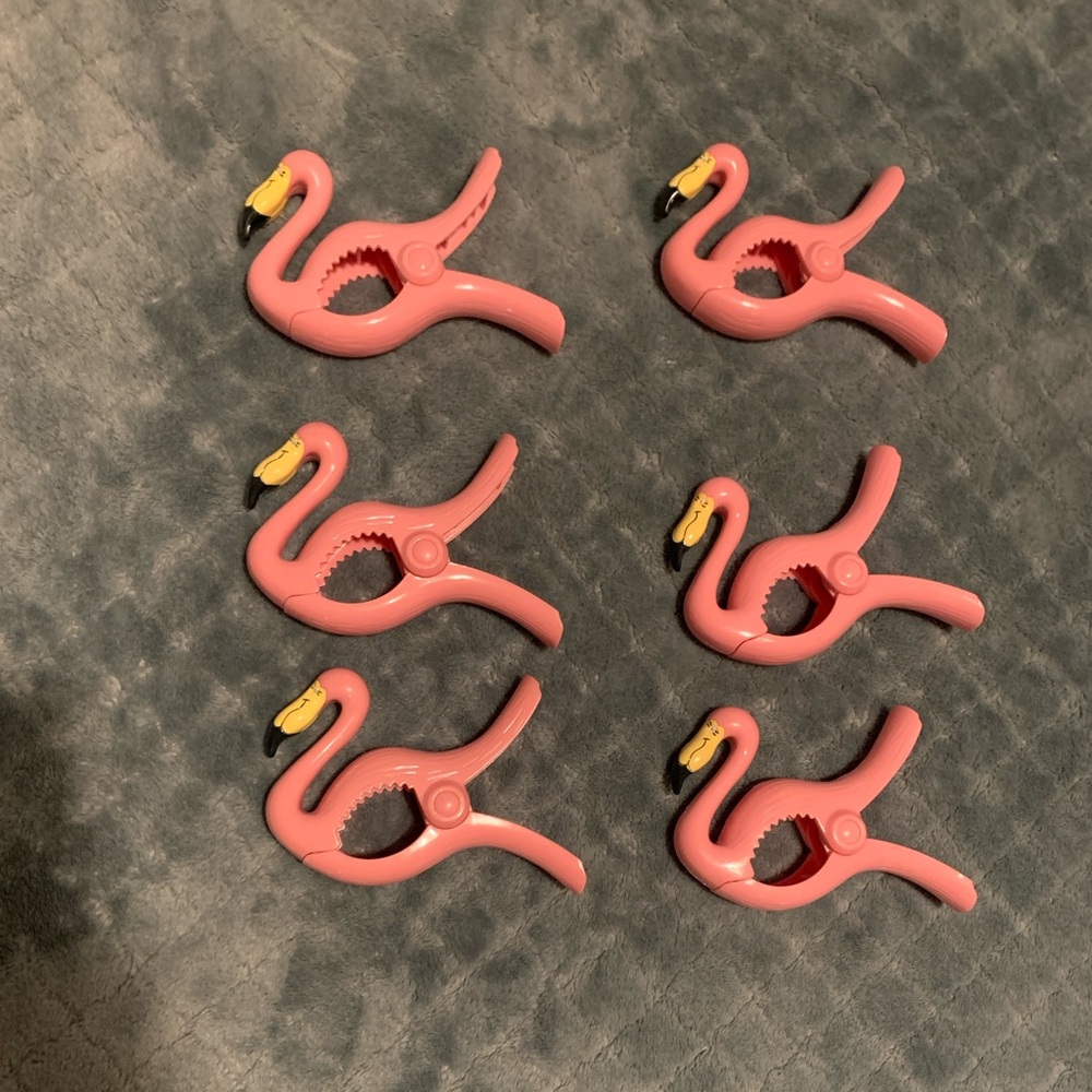 Lot of 6 Boca Clips  Beach Towel Holders Flamingo 2006 Betterthings